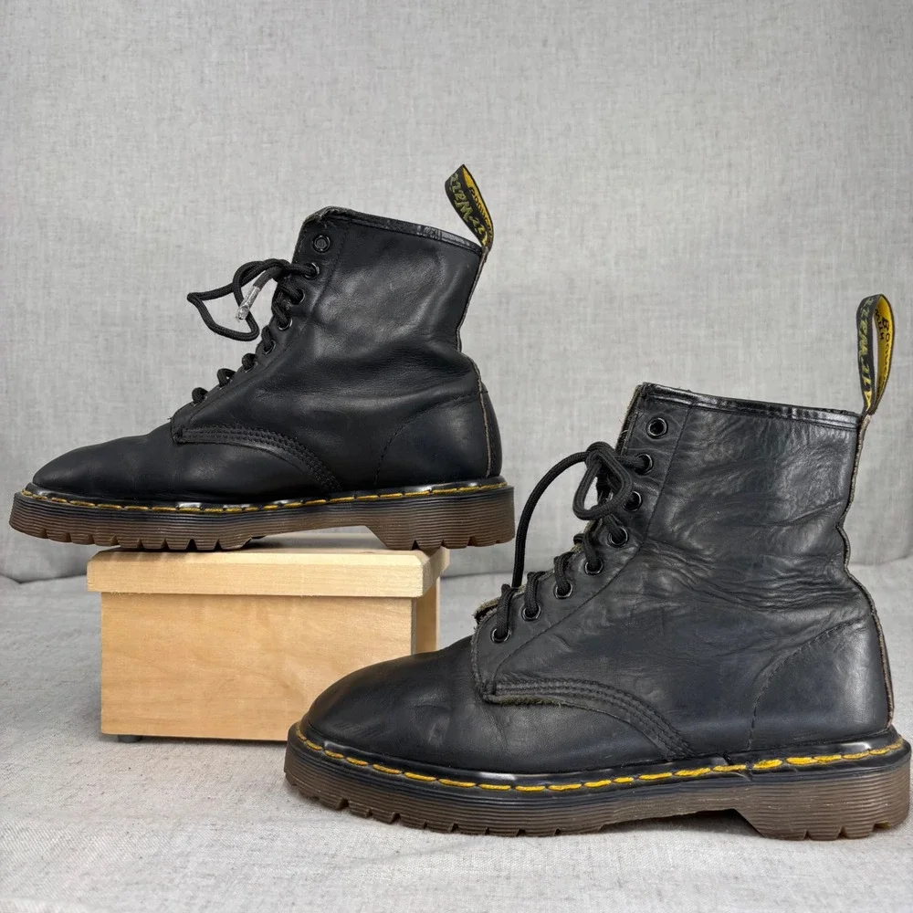 Vintage Dr Martens 1460 Black Leather Combat Boots MIE Mens 7 Womens 8